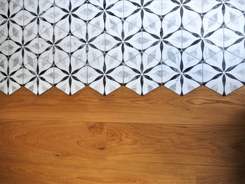 Carrelage hexagonal découpe parquet 